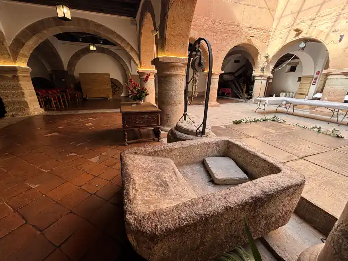 interior edificio alhondiga casa de la cultura y biblioteca municipal de villanueva de los infantes
