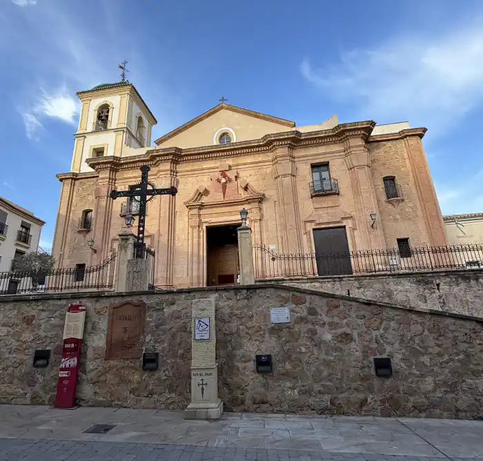 fachada de la iglesia de santiago en la ciudad de lorca de la region de murcia