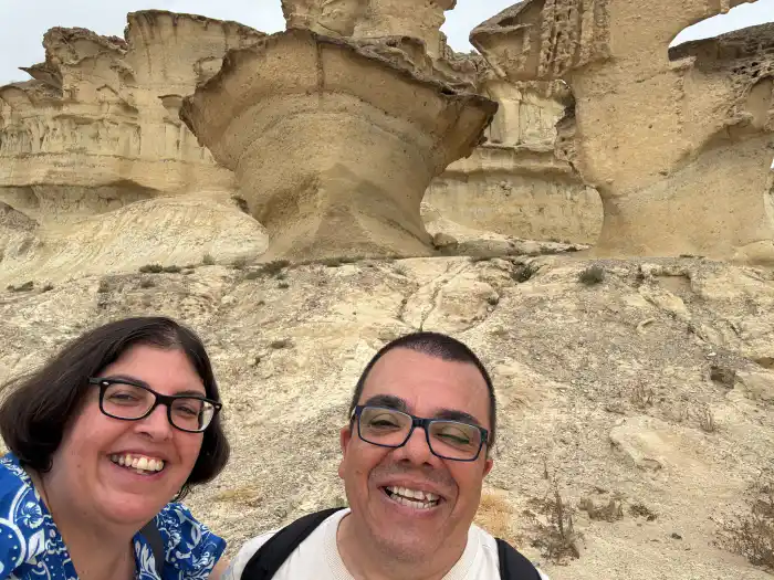 ana y victor de verviajando en las gredas de bolnuevo