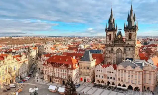 Praga en Navidad 2025. Mercadillos navideños, pistas de patinaje y mucho más…