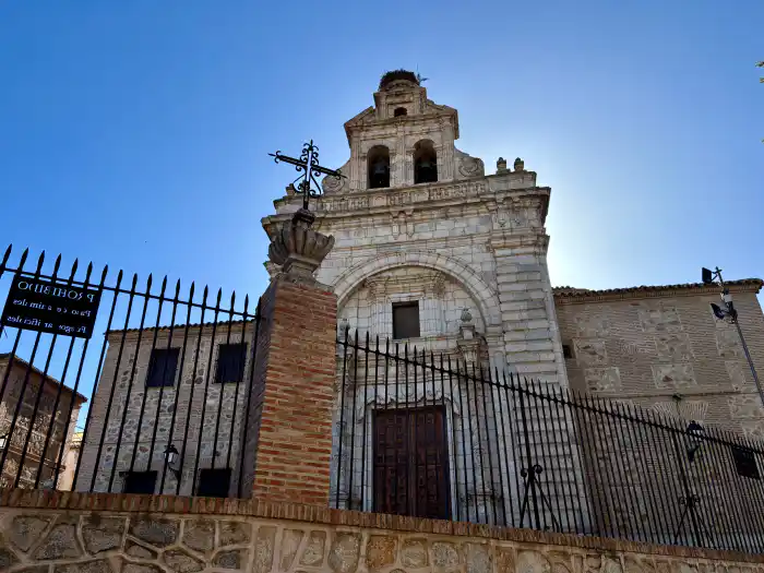 vista frontal de la ermita del santísimo cristo de la vera cruz de consuegra
