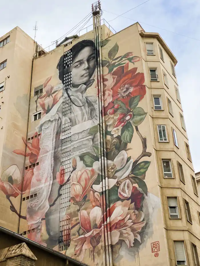 mural mujer murciana espectacular mural imprescindible para ver durante tu itinerario de un dia en la capital murciana