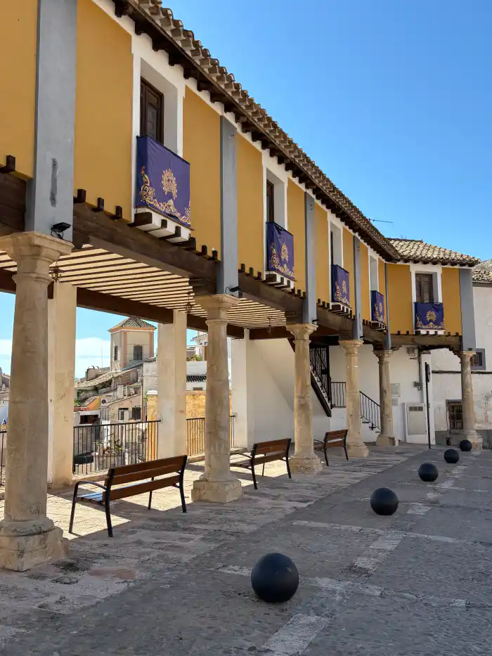 soportales de la plaza del castillo una de los lugares mas bonitos para ver en cehegin en un dia