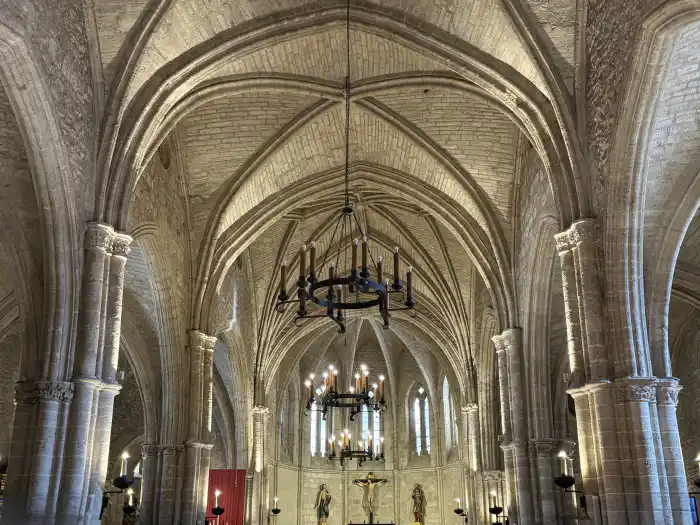 interior iglesia de san pedro en la ciudad de ciudad real
