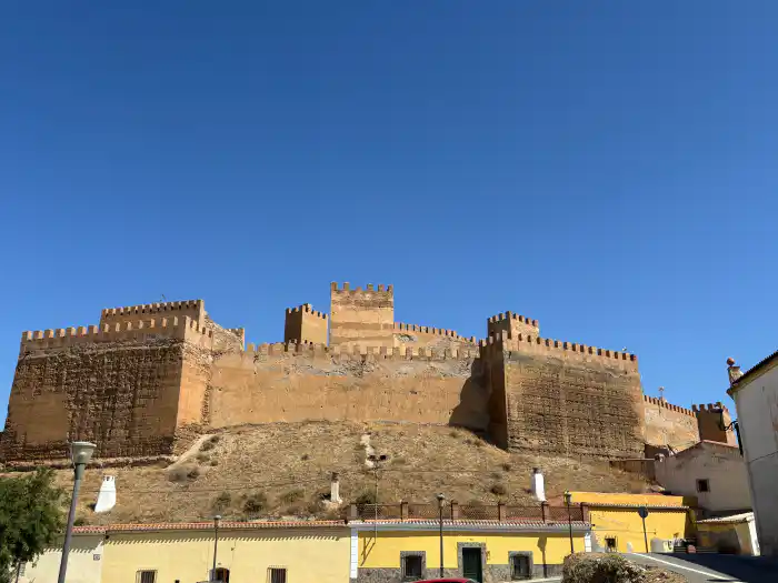 vista exterior de la alcazaba de guadix