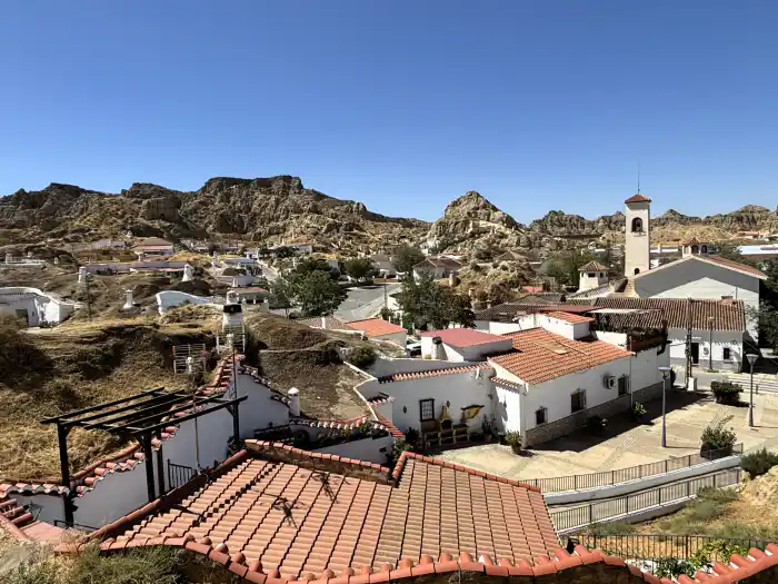 vista general del barrio de las casas cuevas de guadix