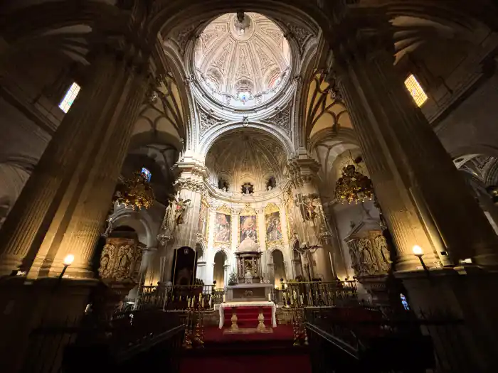 vista del espectacular interior de la catedral de guadix un imprescindible en tu visita a guadix de un dia