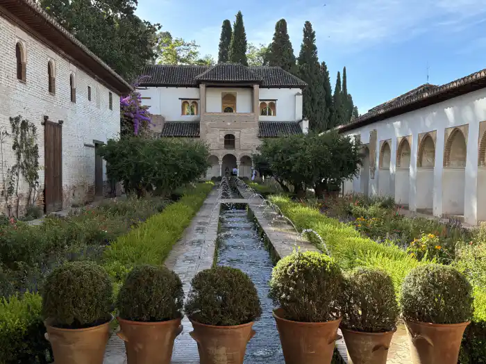 generalife patio de la acequia espectacular para ver en granada en dos dias