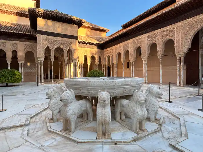 patio de los leones en granada