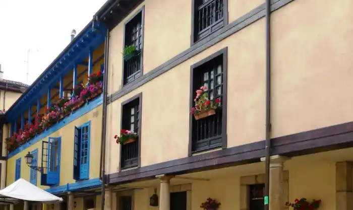plaza del fontan en oviedo otro de los buenos lugares para visitar en semana santa
