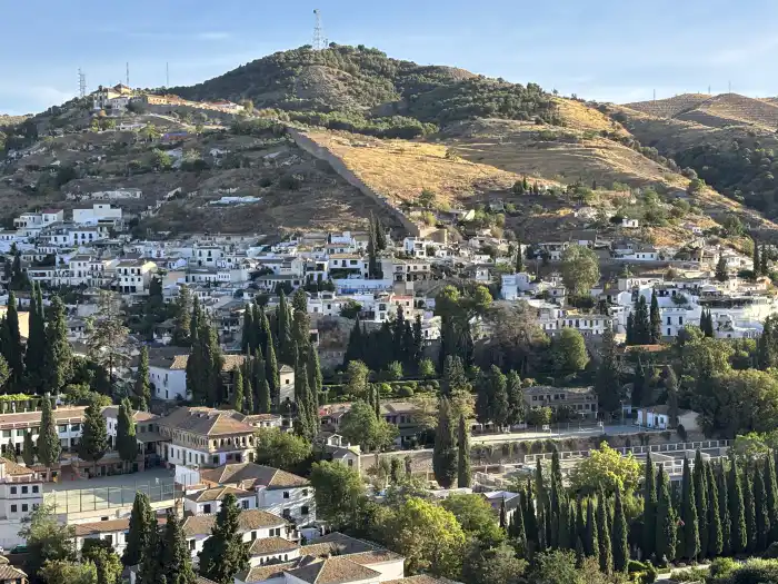 vistas del sacromonte desde la alhambra