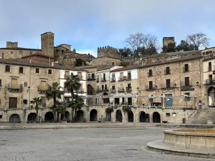 plaza mayor de trujillo uno de los lugares mas importantes que ver de la ciudad en un dia