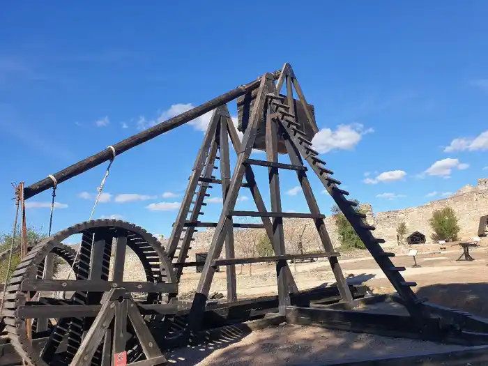 trebuchet park parque de maquinas de asedio en belmonte