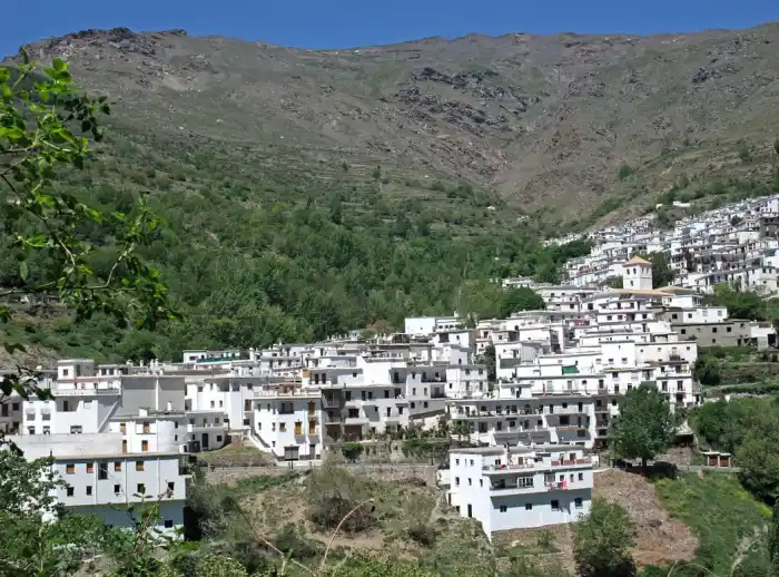 vista general del pueblo de trevelez en la alpujarra granadina