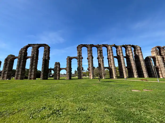 acueducto de los milagros para ver en tu itinerario de dos dias por merida