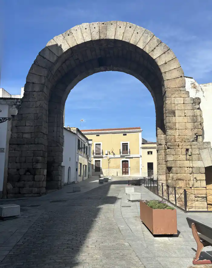 arco de trajano otro de los monumentos mas importantes de la ciudad de merida en badajoz