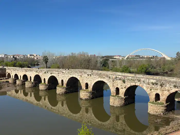 puente romano de merida desde la alcazaba