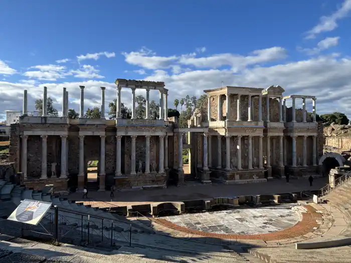 el teatro romano de merida uno de los imprescindibles de la ciudad