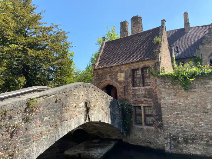 puente bonifacio en brujas