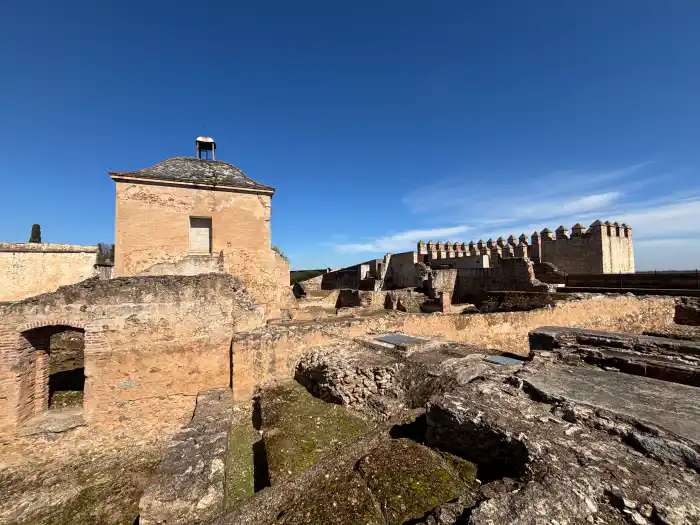 vista general de la alcazaba de badajoz