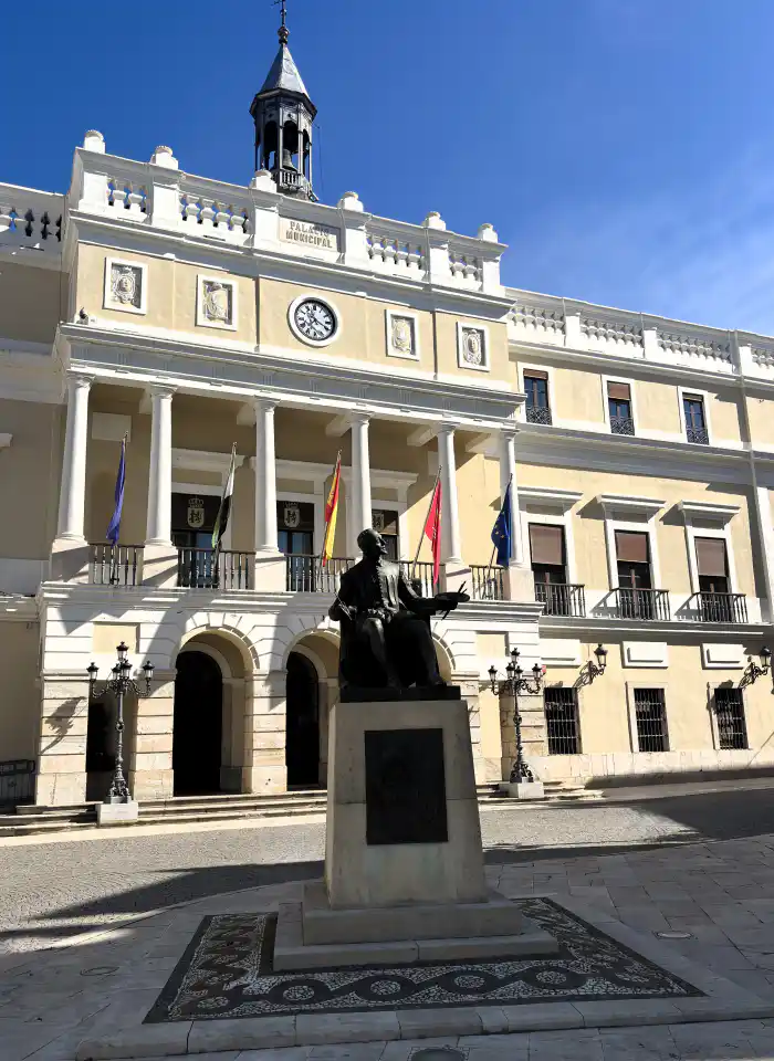 ayuntamiento de badajoz en la plaza de españa