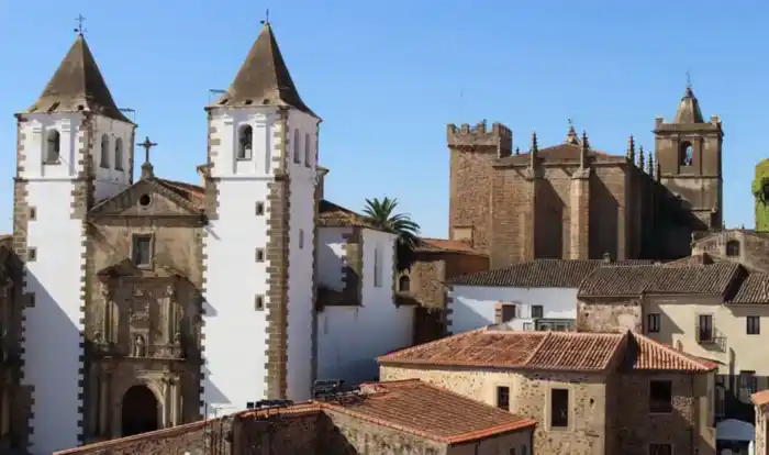 foto general de caceres para ver durante un viaje a extremadura